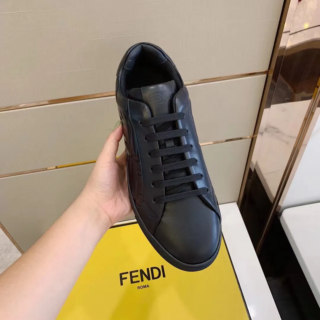 Factory Price: 400💰 Sun] FENDI Classic Comfort Men's, this sophisticated sneaker is handcrafted from soft calfskin. Mesh inner surface, ultra-light rubber material and rough outsole. This unique thin style is suitable for the casual and exquisite sensibility of this season. It is comfortable and natural on the feet. It is an everyday style for casual travel in autumn and winter! Code number: 38/44, customized 45